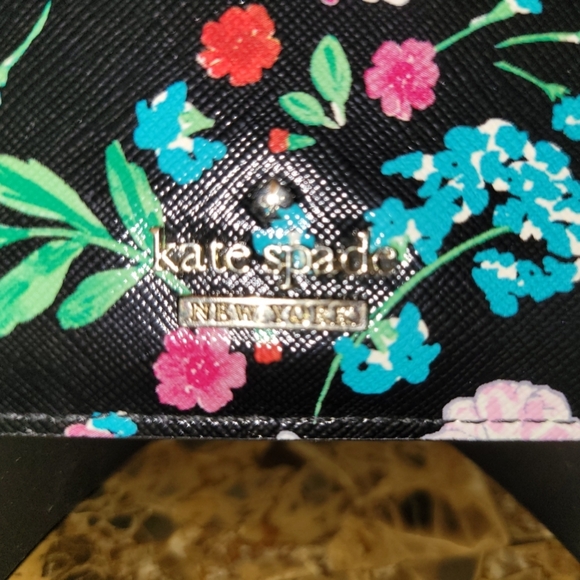 Kate Spade wallet with wristlet strap - Picture 6 of 8